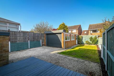 56 Queensway Drive-20.jpg