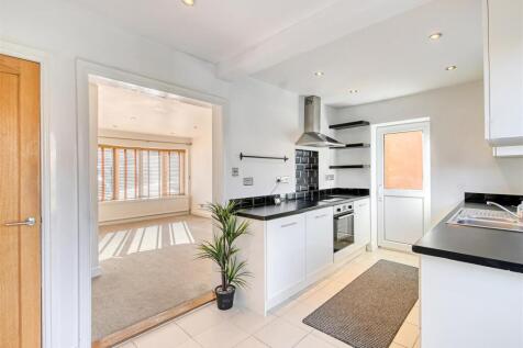 56 Queensway Drive-03.jpg