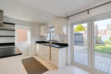 56 Queensway Drive-01.jpg