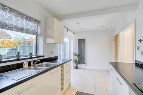 56 Queensway Drive-02.jpg