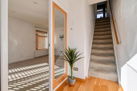 56 Queensway Drive-08.jpg