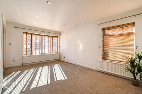 56 Queensway Drive-05.jpg