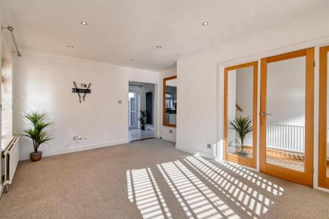 56 Queensway Drive-07.jpg