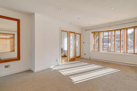 56 Queensway Drive-06.jpg