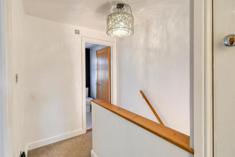 56 Queensway Drive-12.jpg