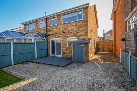 56 Queensway Drive-16.jpg