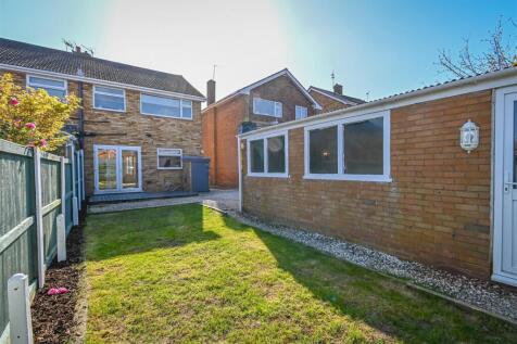 56 Queensway Drive-19.jpg