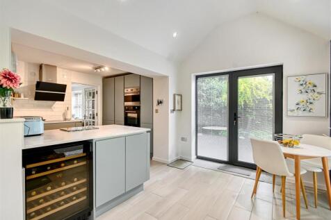 1 Manor House Close-02.jpg
