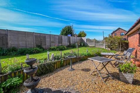 6 Church Meadow-18.jpg