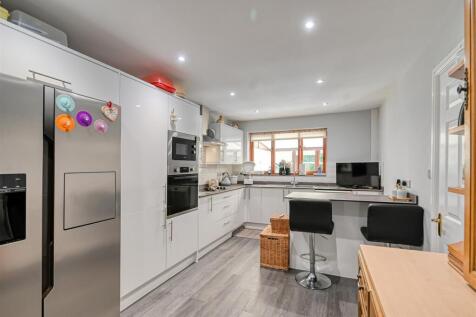 6 Church Meadow-13.jpg