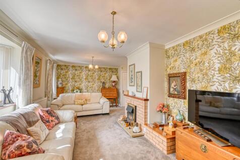 6 Church Meadow-01.jpg
