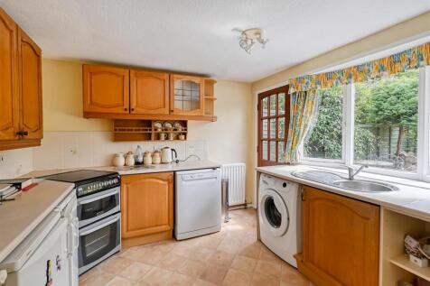 12 Rosemount Gardens-07.jpg