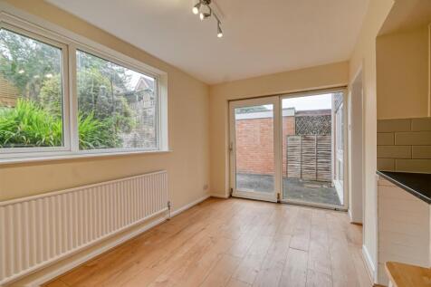 7 Stretton Close-03.jpg