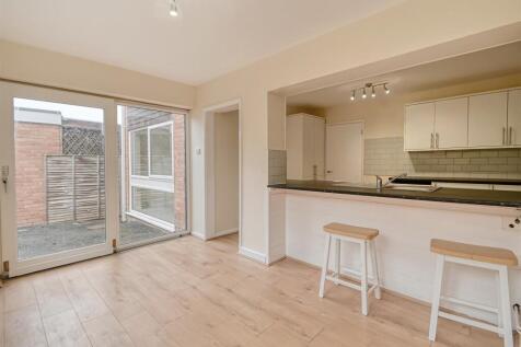 7 Stretton Close-02.jpg