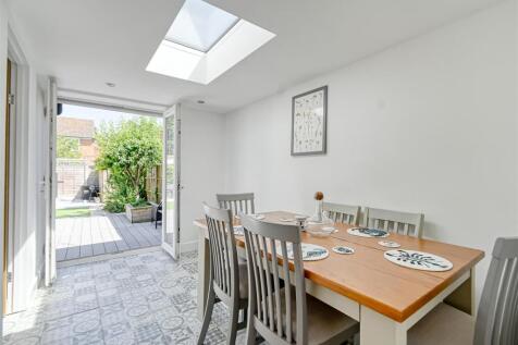 28 Well Meadow-03.jpg