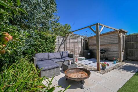 28 Well Meadow-23.jpg