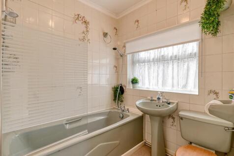 15 Lodge Lane-16.jpg