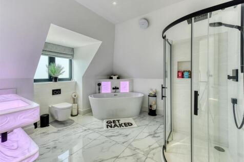 Meadow View, Mile Flat-Bathroom (2).jpg