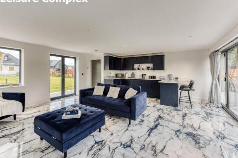 Meadow View, Mile Flat-Leisure Complex (2).jpg