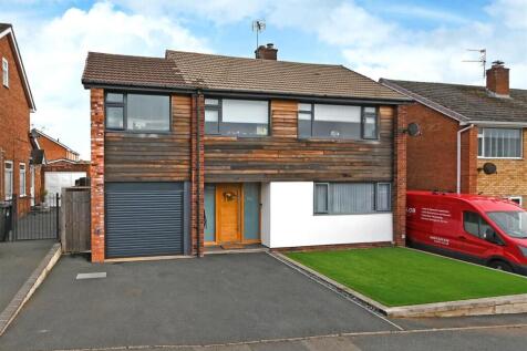 12 Queensway Drive-13.jpg