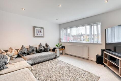 12 Queensway Drive-06.jpg