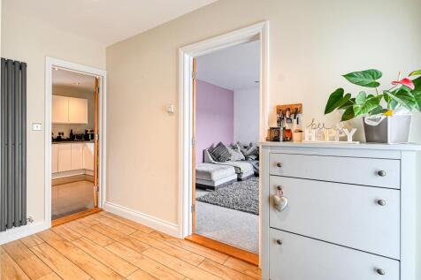 12 Queensway Drive-01.jpg