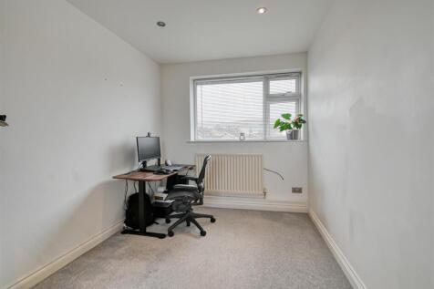 12 Queensway Drive-07.jpg