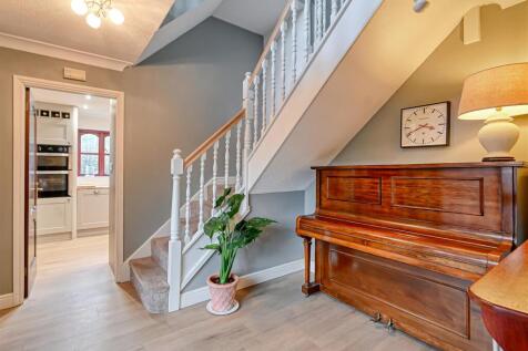 1 Wells Close-02.jpg