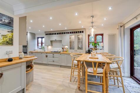 1 Wells Close-17.jpg