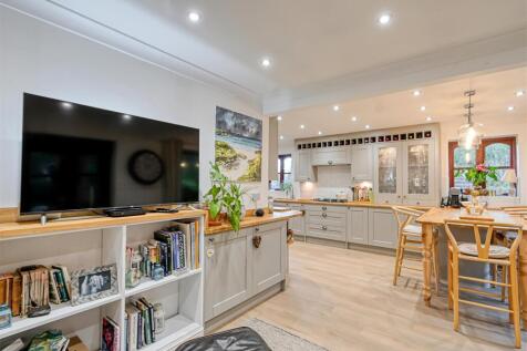 1 Wells Close-16.jpg