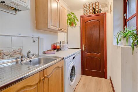 1 Wells Close-15.jpg