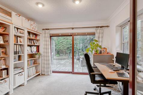 1 Wells Close-27.jpg