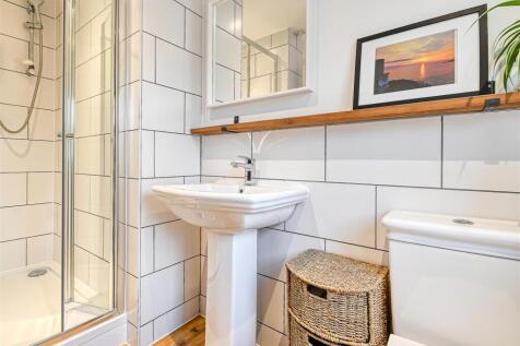 1 Wells Close-10.jpg