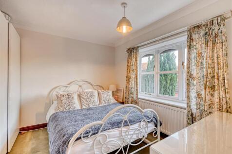 1 Wells Close-06.jpg