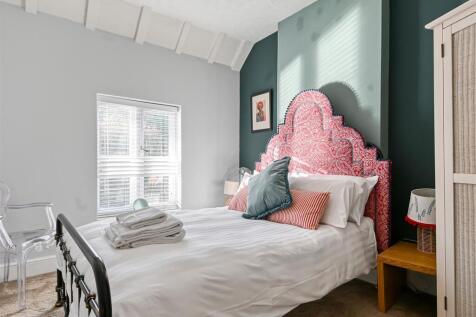 18 The Wharfage-2.jpg