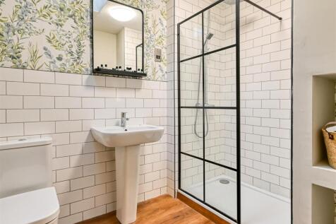 18 The Wharfage-1.jpg