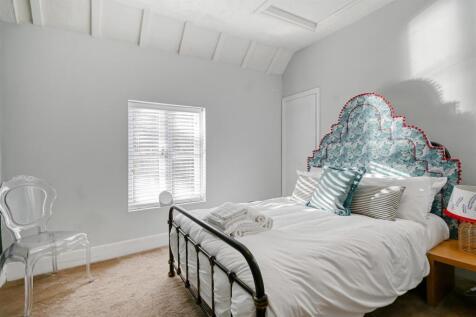 18 The Wharfage-16.jpg