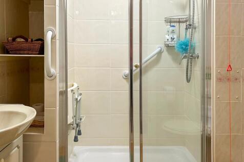 30 Lavington Court-10.jpg