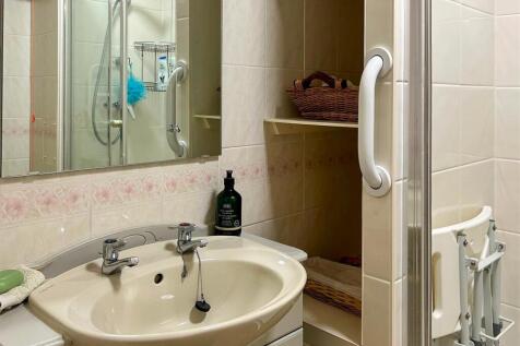 30 Lavington Court-11.jpg