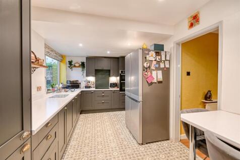 2 Grasmere Drive-04.jpg