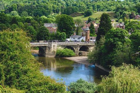 Castle Cliffe House-bridge.jpg