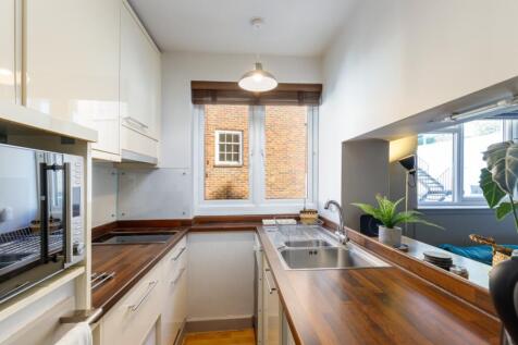 Cheval Place 70 (...