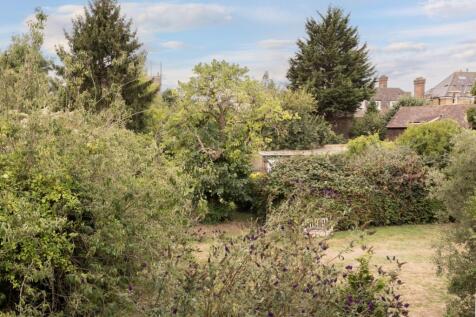 Lingfield Court F...