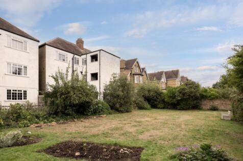 Lingfield Court F...