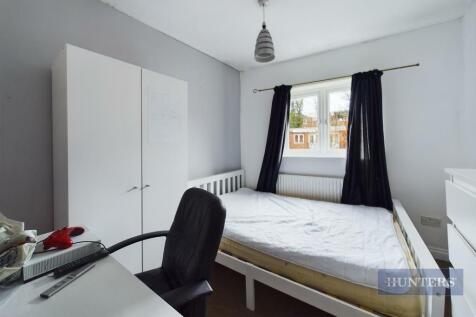 CAM01635G0-PR0136-STILL007.jpg