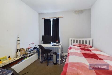 CAM01635G0-PR0136-STILL012.jpg