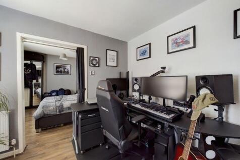 CAM01635G0-PR0043-STILL067.jpg