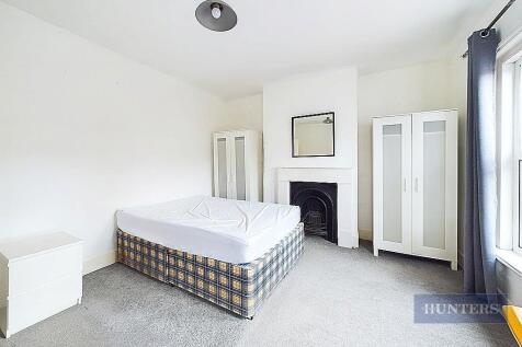CAM01635G0-PR0217-STILL018.jpg