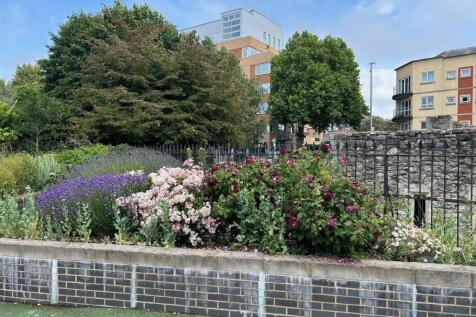 83 T. Gardens.jpg