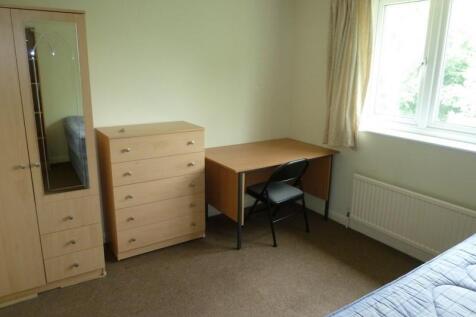 34 Berkeley Close bed 3.jpg